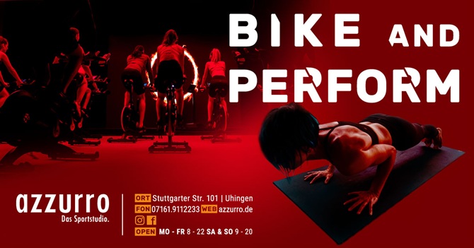 Rot eingefärbtes Bild einer Frau bei Liegestütz-Übung. Im Hintergrund sind Indoor-Radfahrer zu sehen.