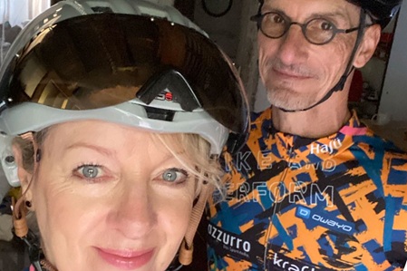 Uli und HaJü im azzurro-Radfahrdress